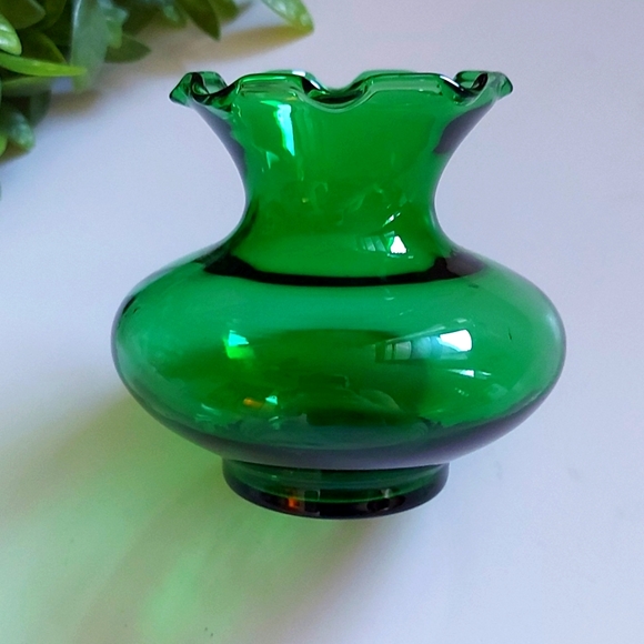 Anchor Hocking Other - 💚Vintage Anchor Hocking Emerald Green "Ink Well Style" Mini Ruffled Bud Vase